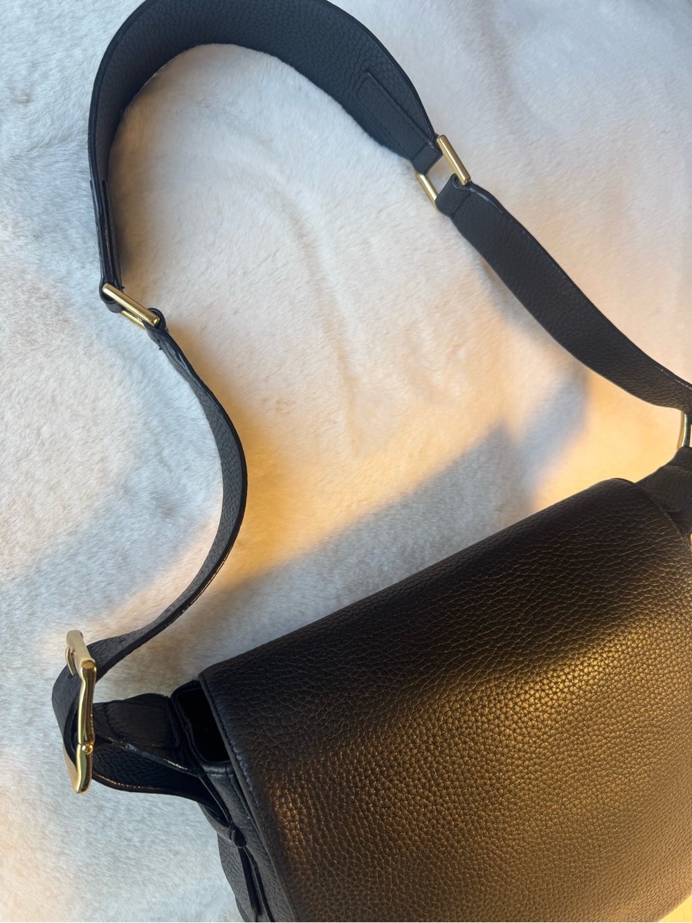DKNY Black Pebbled Leather Shoulder Bag with Wide Shoulder Strap - Picture 3 of 11